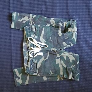 36 point 5 camo stretch jeans size large, drawstring/elastic waist